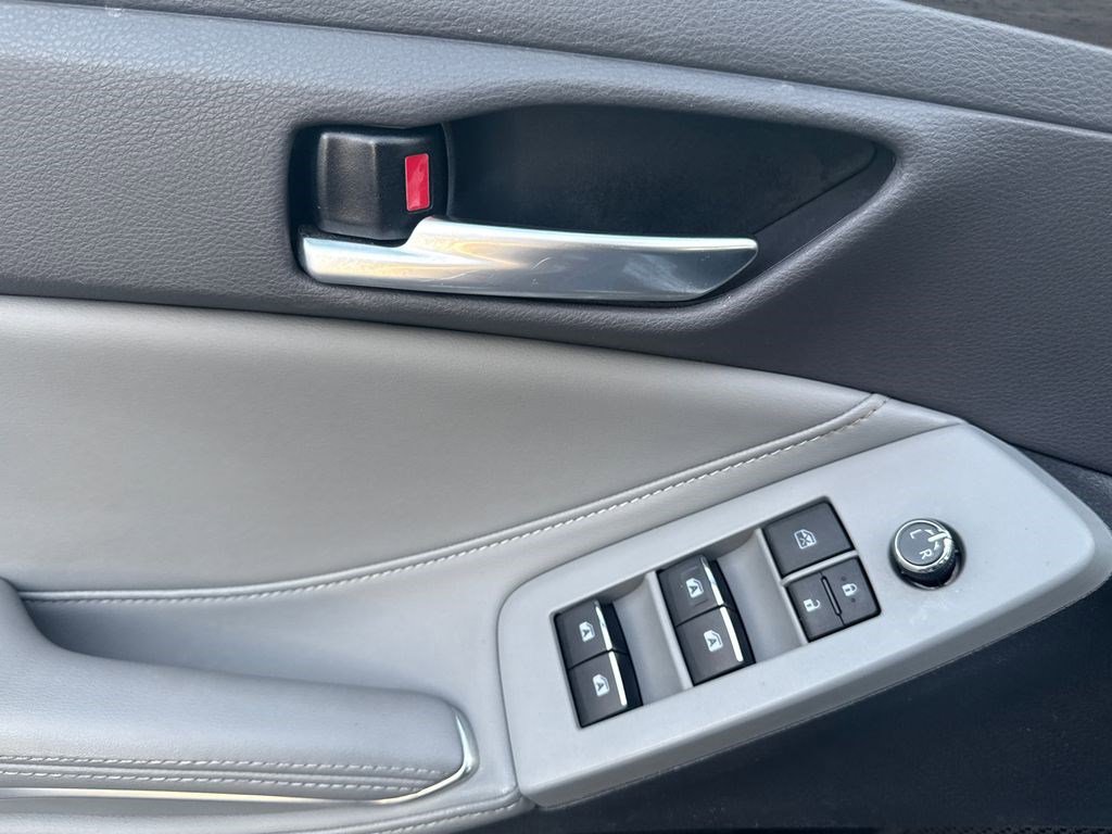 Used 2020 Toyota Avalon XLE image 20