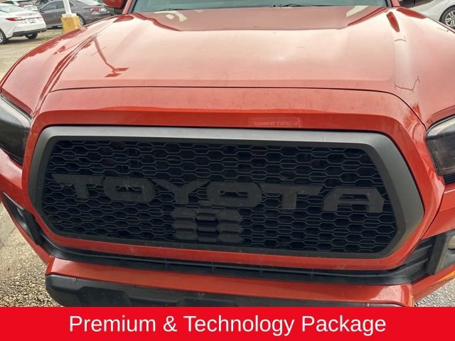 Used 2017 Toyota Tacoma TRD Off-Road image 2