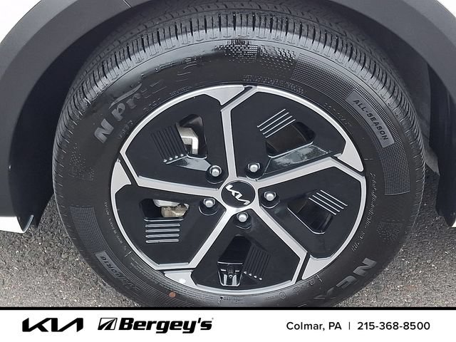 Certified 2024 Kia Niro LX FWD image 10