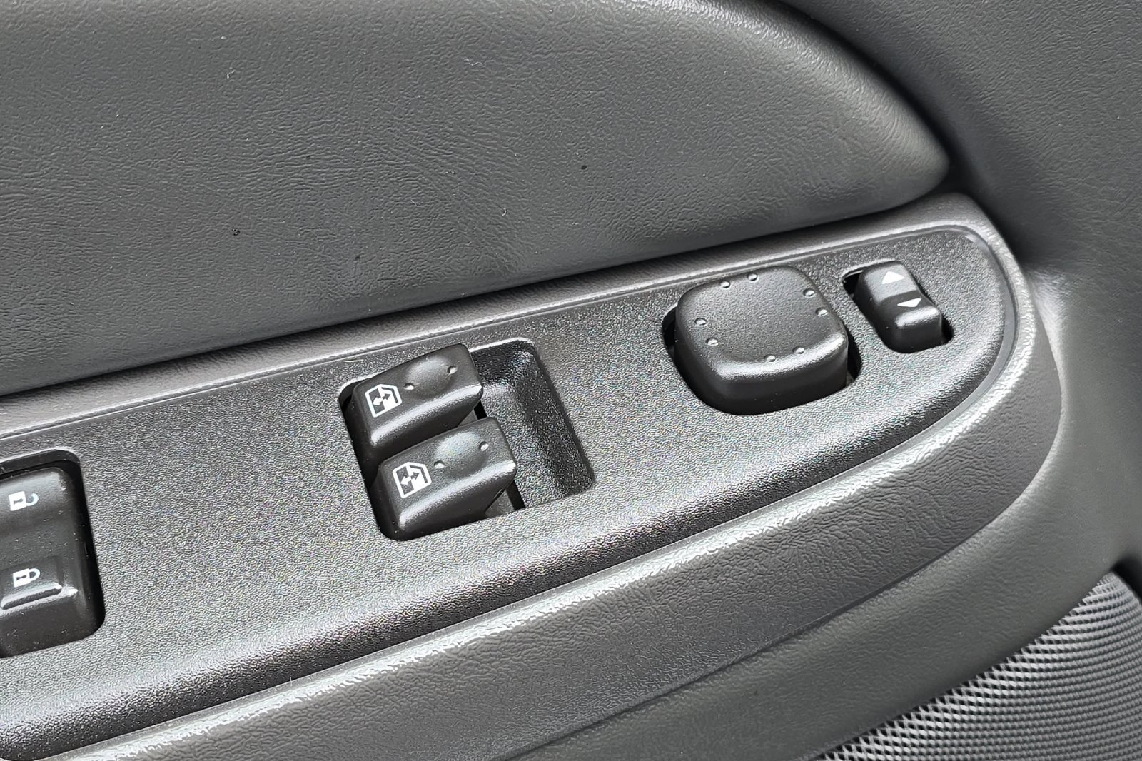 Used 2006 Chevrolet Silverado 2500 LT w/ Heavy-Duty Power Package image 11