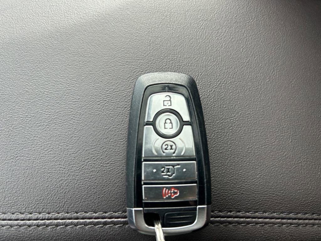Used 2025 Ford Explorer Platinum w/ LUX Leather Package AWD/4WD image 33