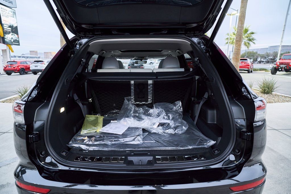 New 2026 Mitsubishi Outlander SE FWD image 8