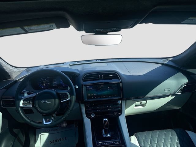 Used 2020 Jaguar F-PACE SVR image 16