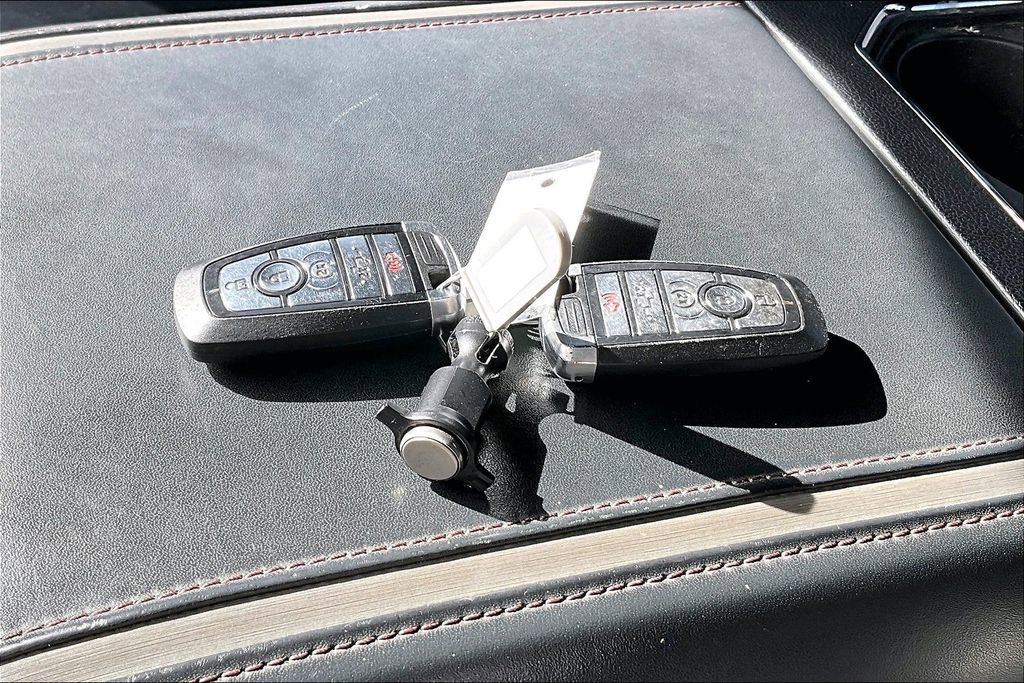 Certified 2018 Ford F250 Platinum w/ Platinum Ultimate Package image 9