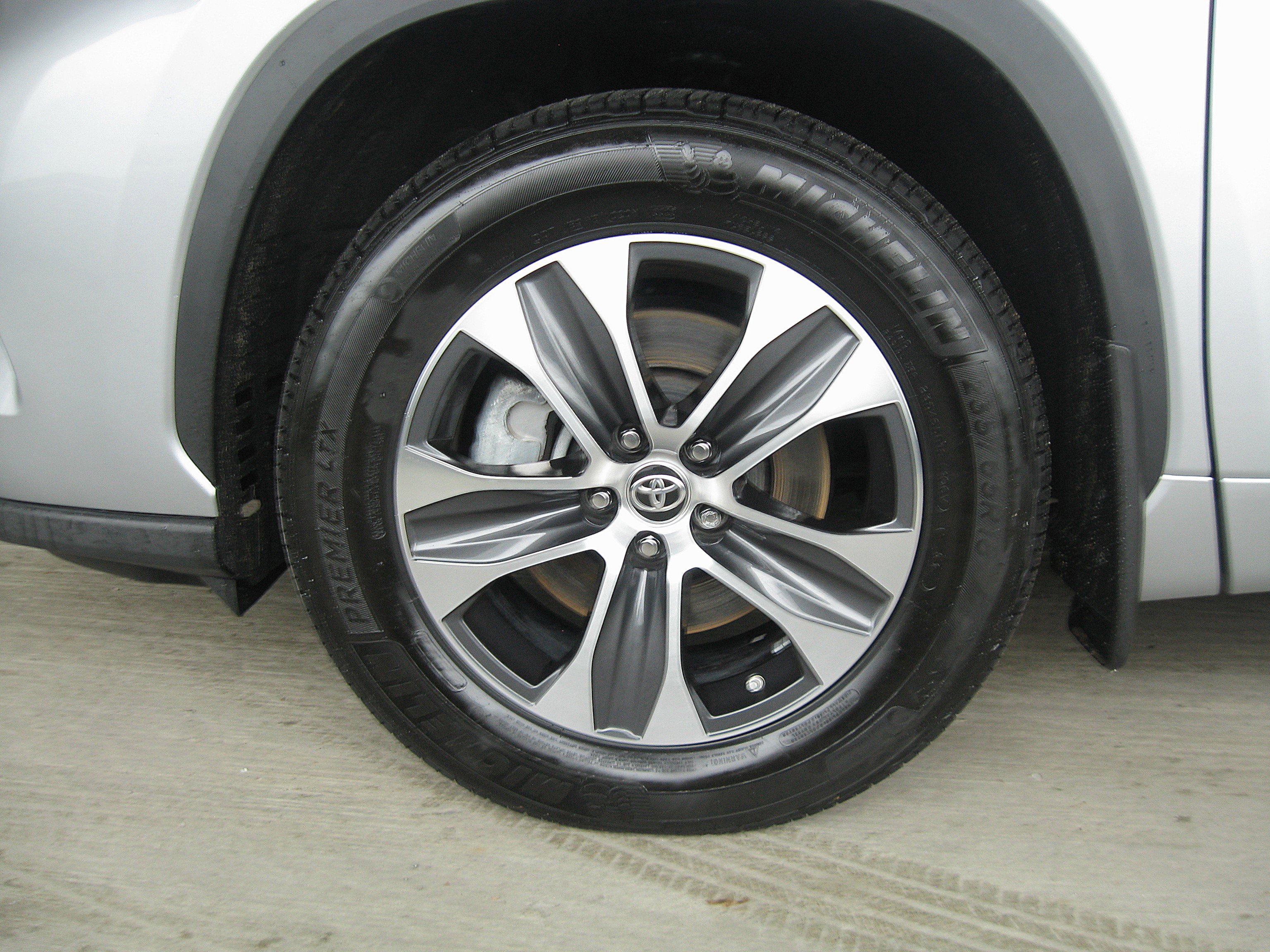 Used 2023 Toyota Highlander XLE image 31