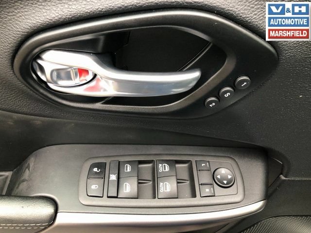 Used 2022 Jeep Cherokee Limited AWD/4WD image 14