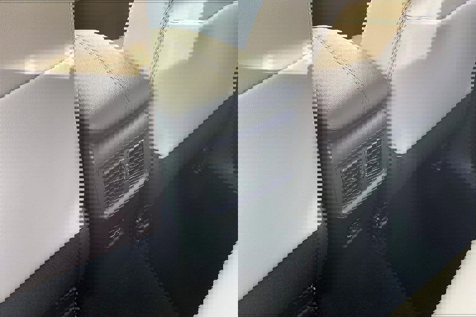 Used 2025 Toyota RAV4 Limited image 40