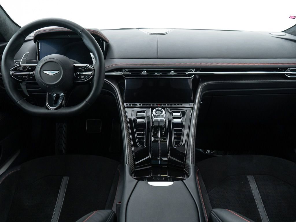 Used 2025 Aston Martin DB12 Coupe image 21