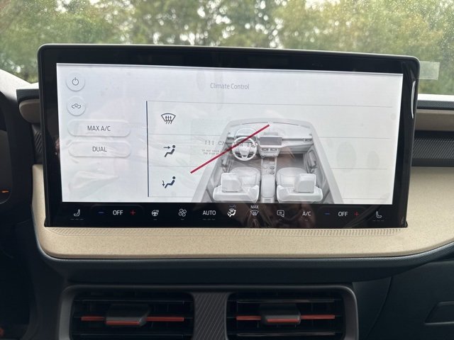 New 2025 Ford Maverick Lariat w/ 4K Tow Package image 17