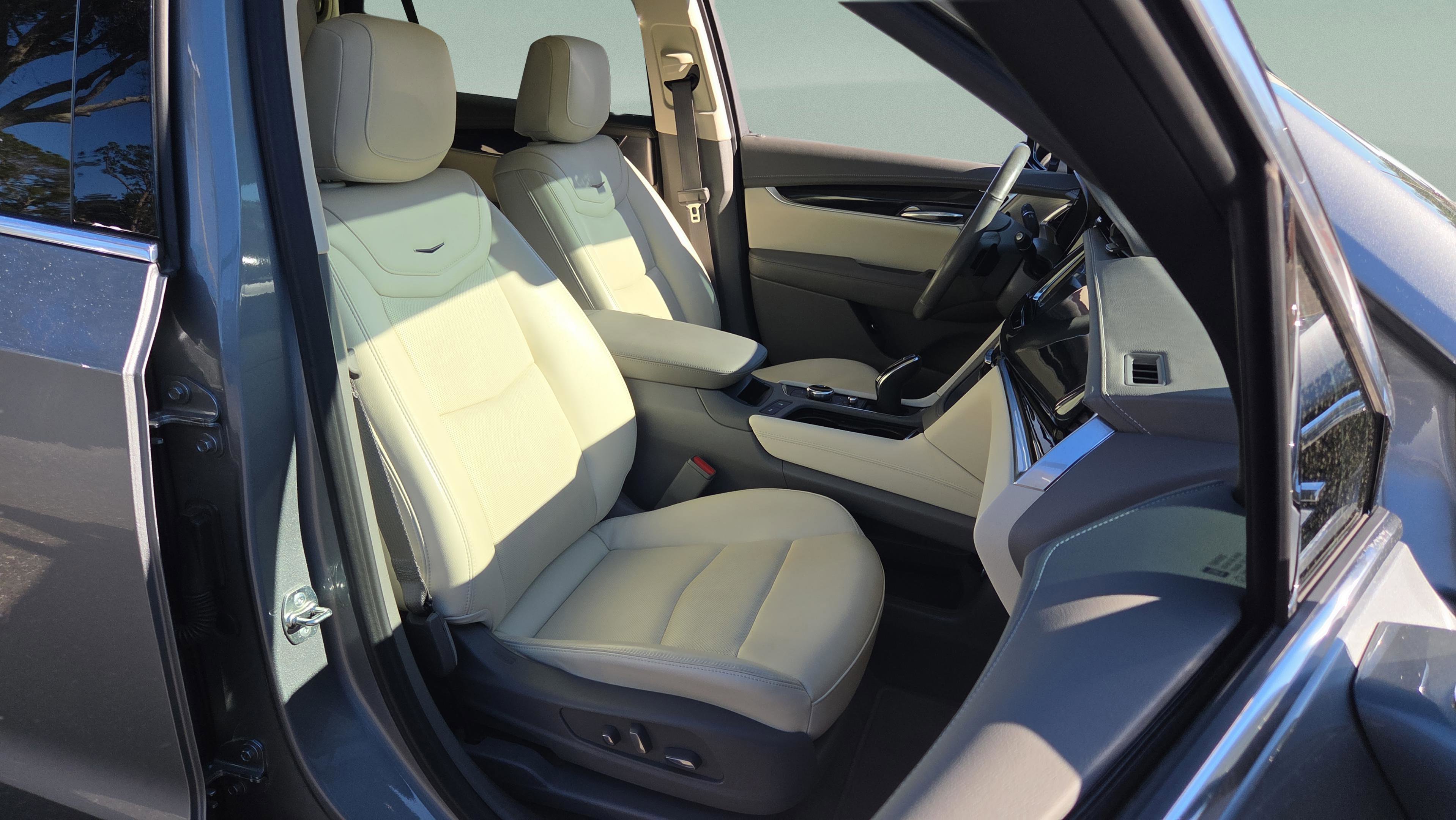 Used 2024 Cadillac XT6 Premium Luxury w/ Technology Package image 14