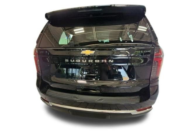 Used 2025 Chevrolet Suburban LS image 7
