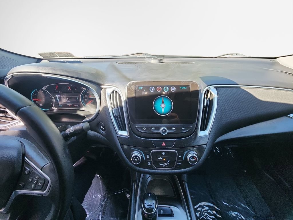 Used 2017 Chevrolet Malibu LT FWD image 23
