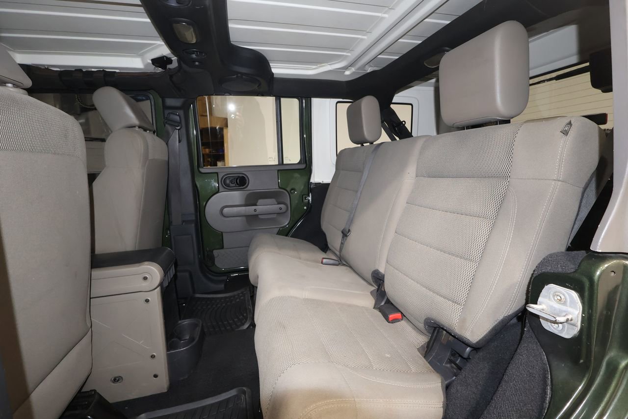 Used 2007 Jeep Wrangler Unlimited Sahara w/ Dual Top Group image 14