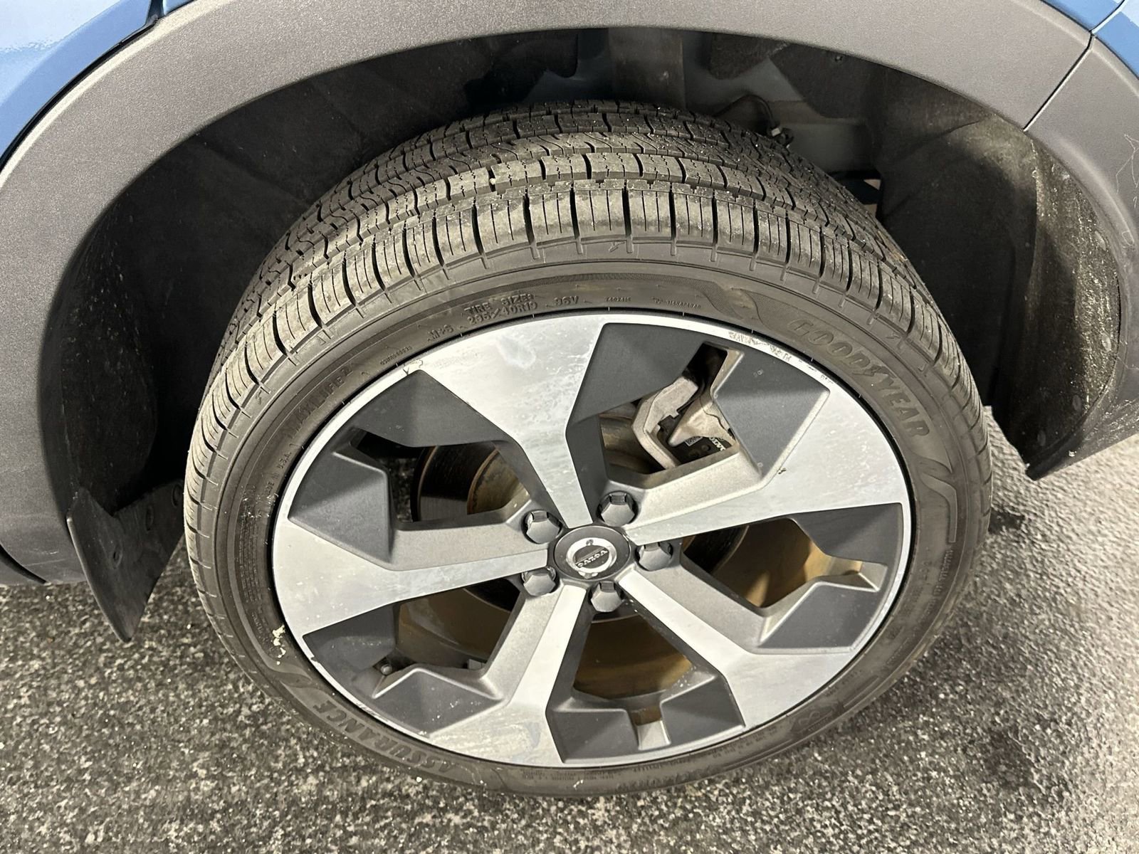 Used 2023 Volvo XC40 B5 Plus w/ Protection Package Premier image 10