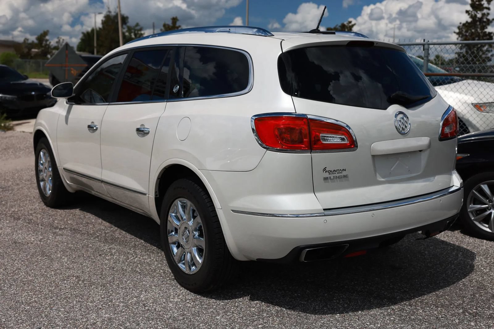 Used 2014 Buick Enclave Leather FWD image 3