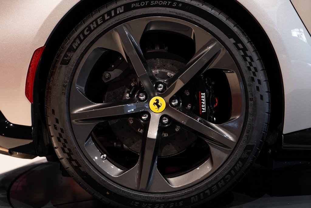 Used 2025 Ferrari 12Cilindri Base image 21