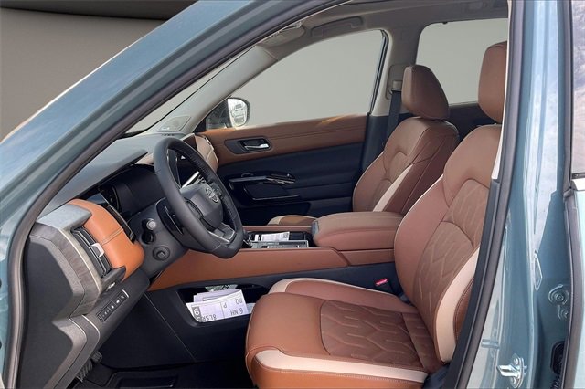 New 2026 Nissan Pathfinder Platinum image 7