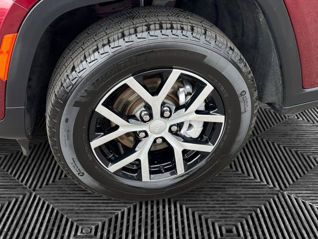 Certified 2025 Jeep Grand Cherokee Limited w/ Luxury Tech Group II image 10