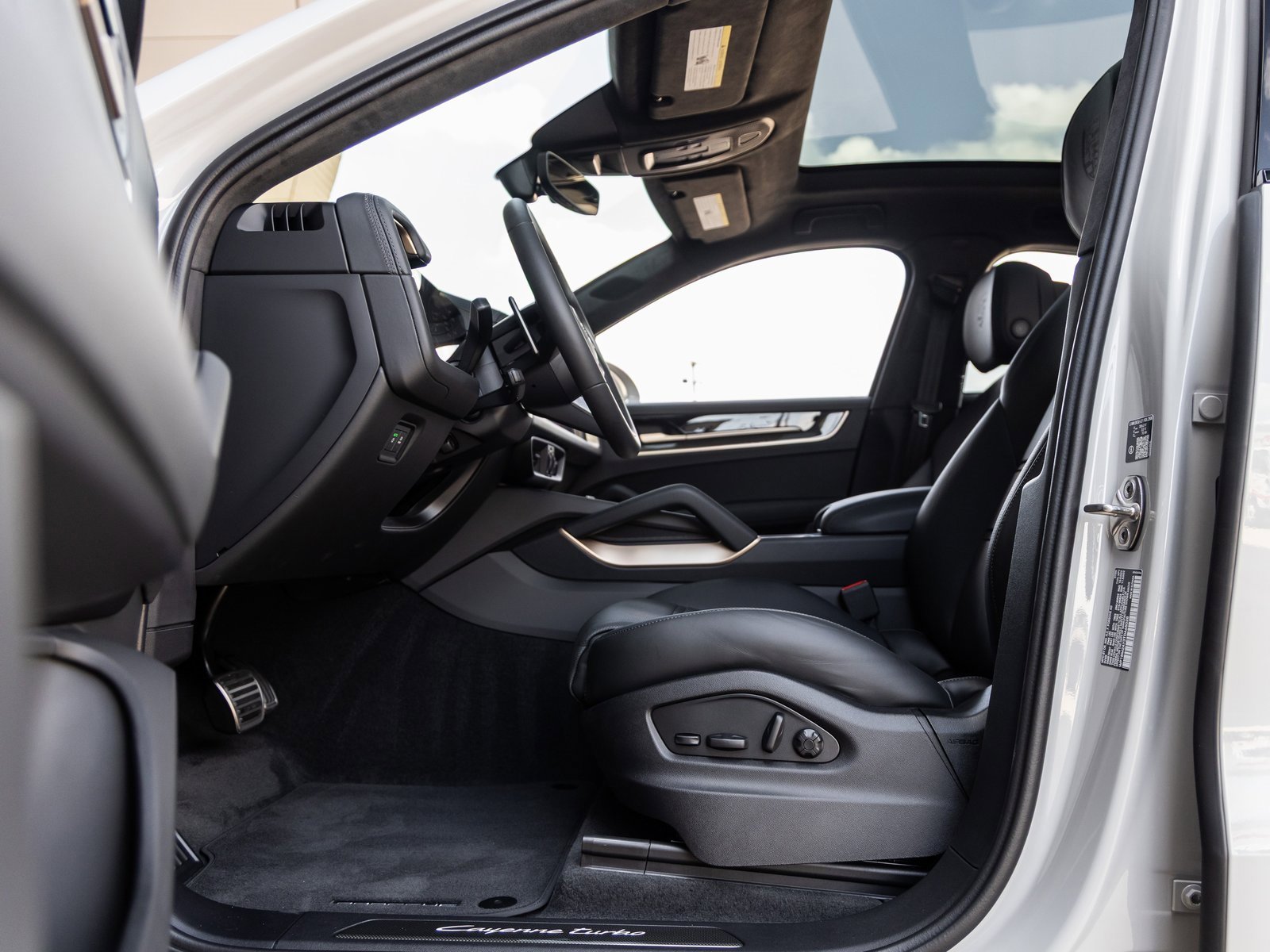 New 2026 Porsche Cayenne Turbo image 27