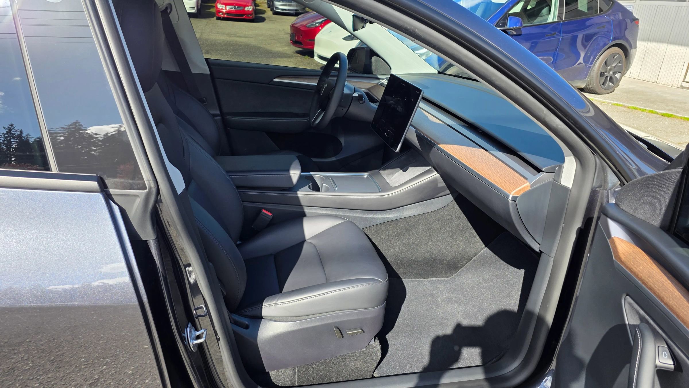 Used 2024 Tesla Model Y Long Range AWD/4WD image 5