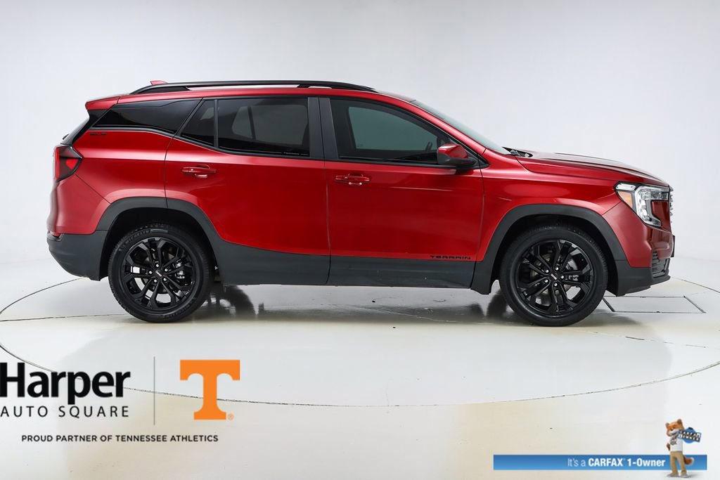 Used 2022 GMC Terrain SLE w/ Elevation Edition image 10