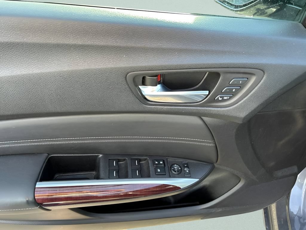 Used 2017 Acura TLX w/ Technology Package FWD image 16