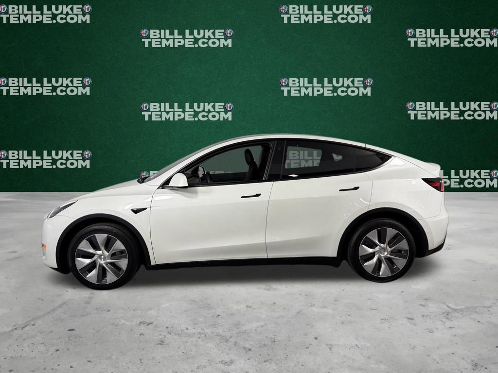 Used 2022 Tesla Model Y Long Range image 9