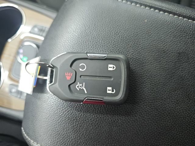 Used 2023 GMC Acadia SLE w/ Driver Convenience Package image 28