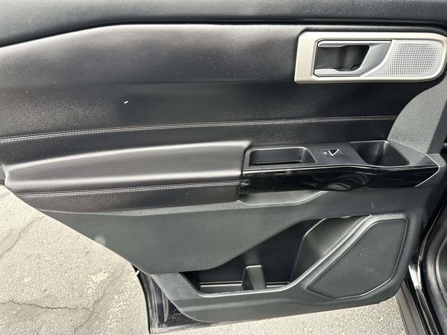 Used 2023 Ford Explorer Platinum w/ Technology Package image 12