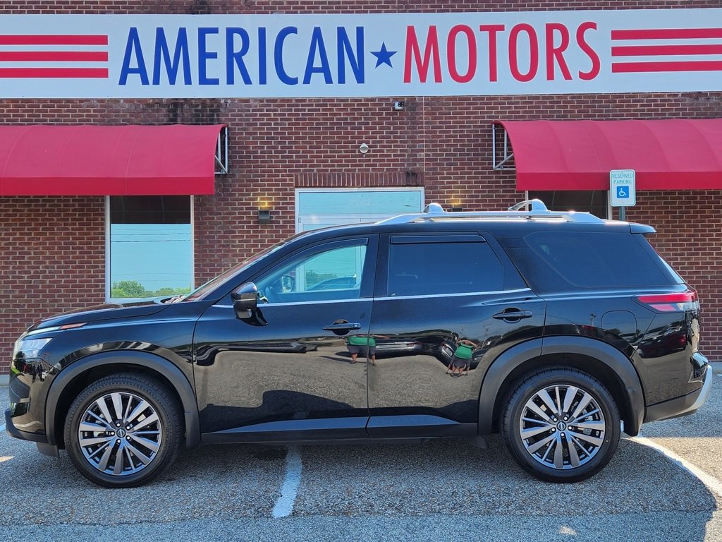 Used 2023 Nissan Pathfinder SL w/ SL Premium Package
