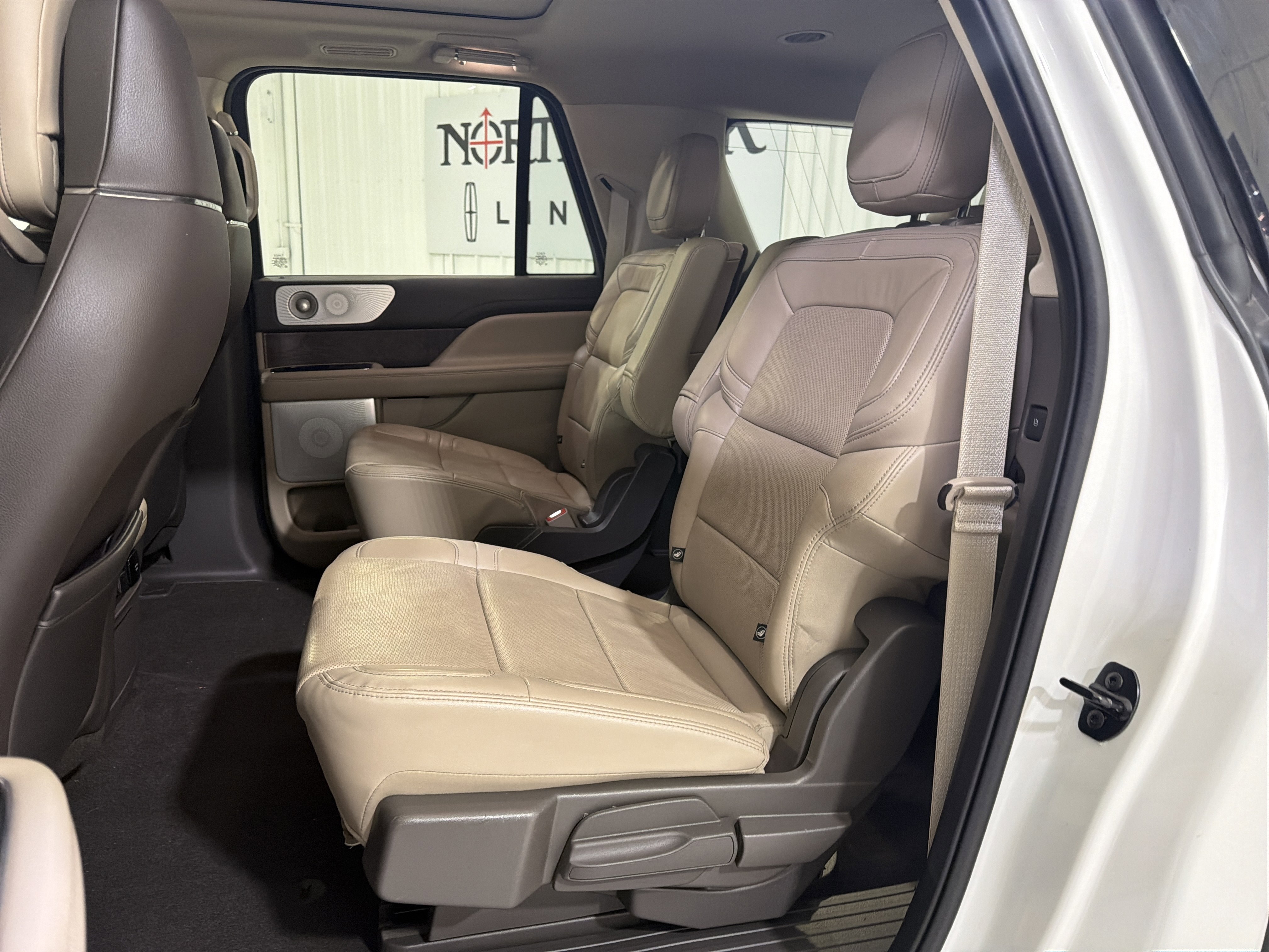 Used 2022 Lincoln Navigator L Reserve AWD/4WD image 10