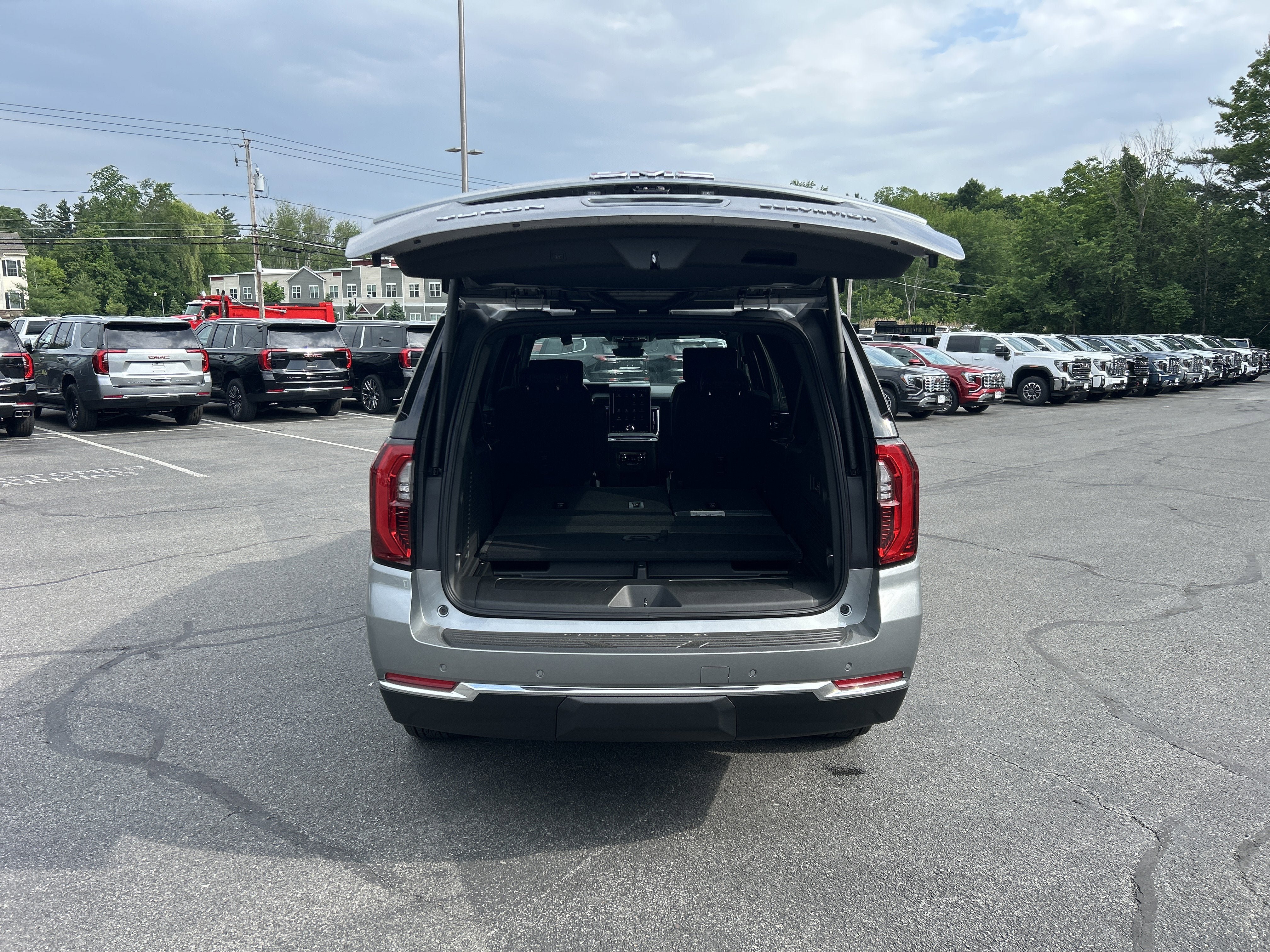 New 2026 GMC Yukon XL Elevation w/ Elevation Premium Package AWD/4WD image 13