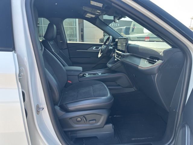 Used 2025 Ford Explorer ST image 8