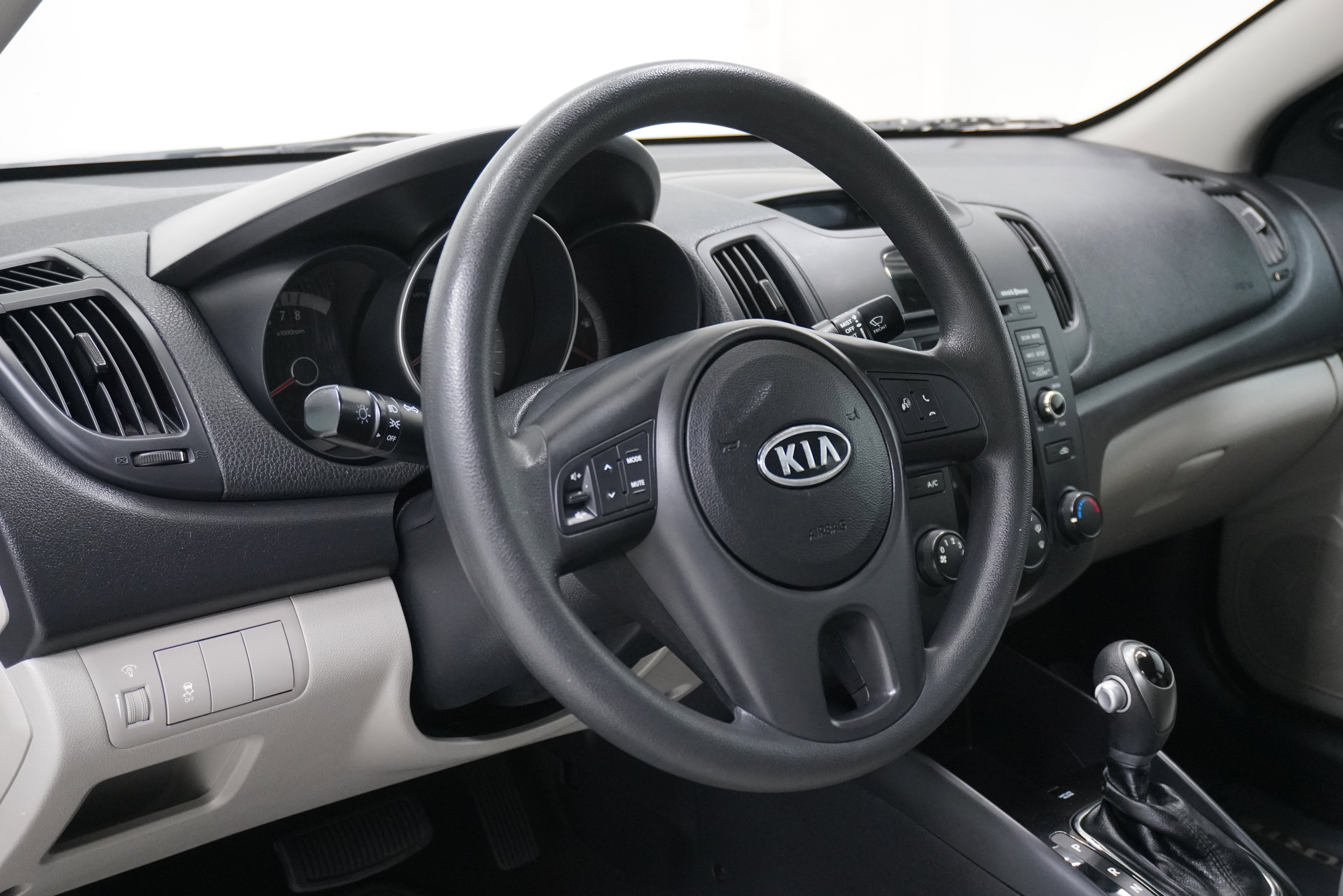 Used 2012 Kia Forte LX image 9