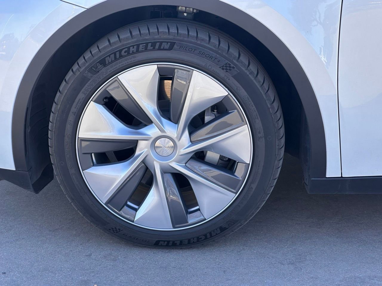 Used 2023 Tesla Model Y Long Range image 9