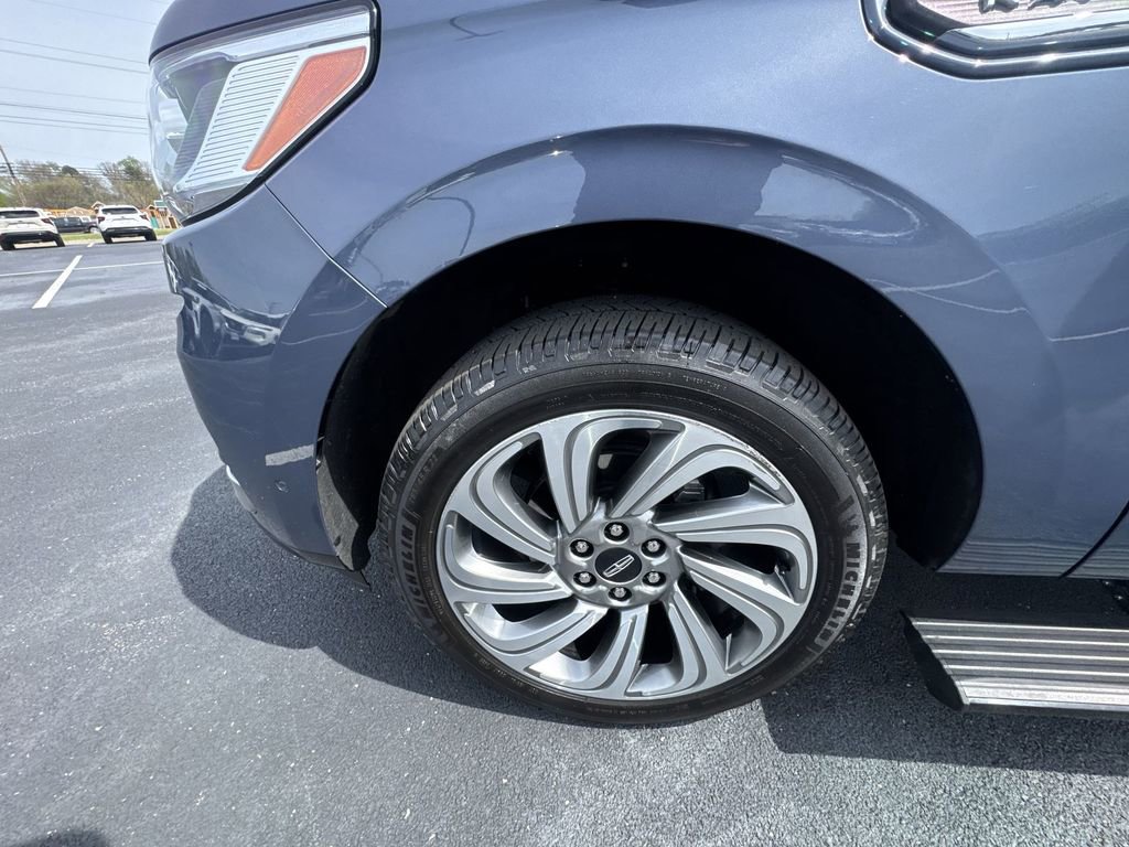 Used 2023 Lincoln Navigator Reserve image 10