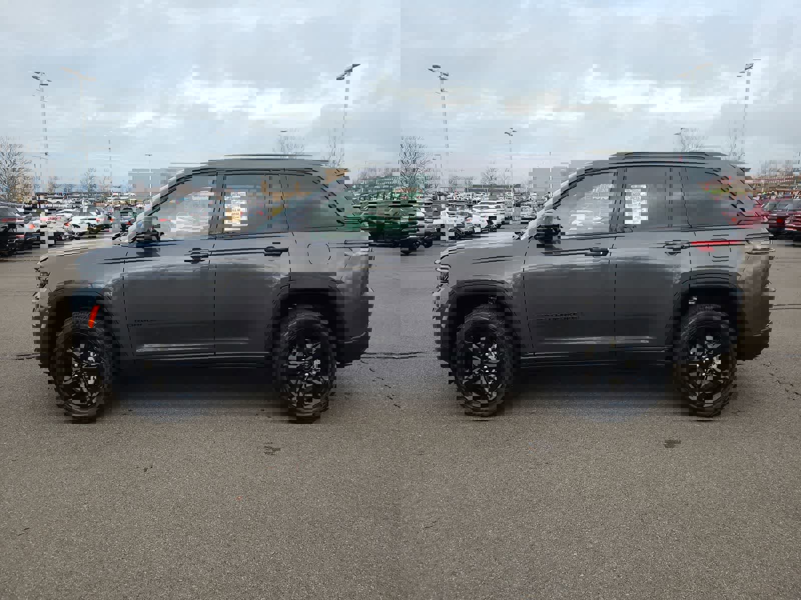 New 2025 Jeep Grand Cherokee Altitude image 11