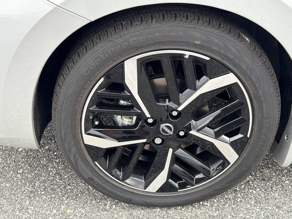 New 2025 Nissan Versa SR w/ Trunk Package FWD image 11