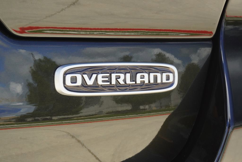 Used 2024 Jeep Grand Cherokee Overland w/ Luxury Tech Group IV AWD/4WD image 8