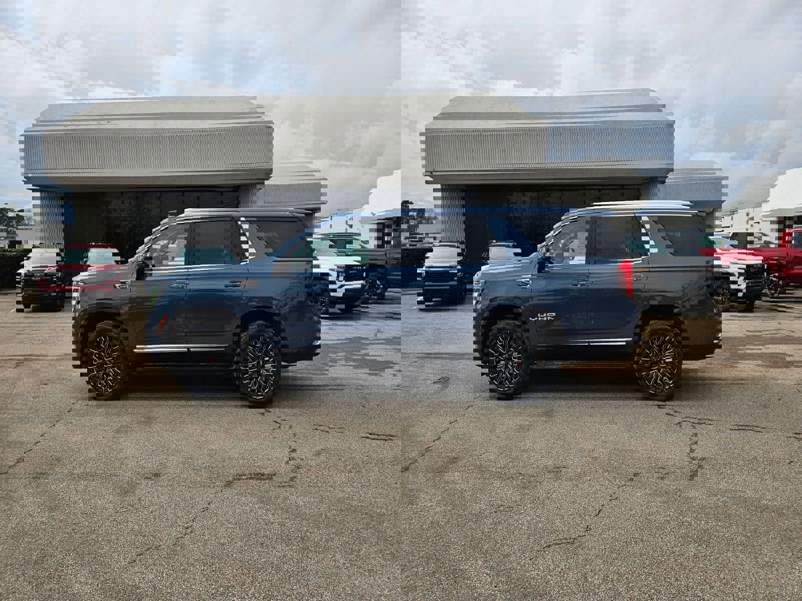 New 2026 GMC Yukon Elevation image 2