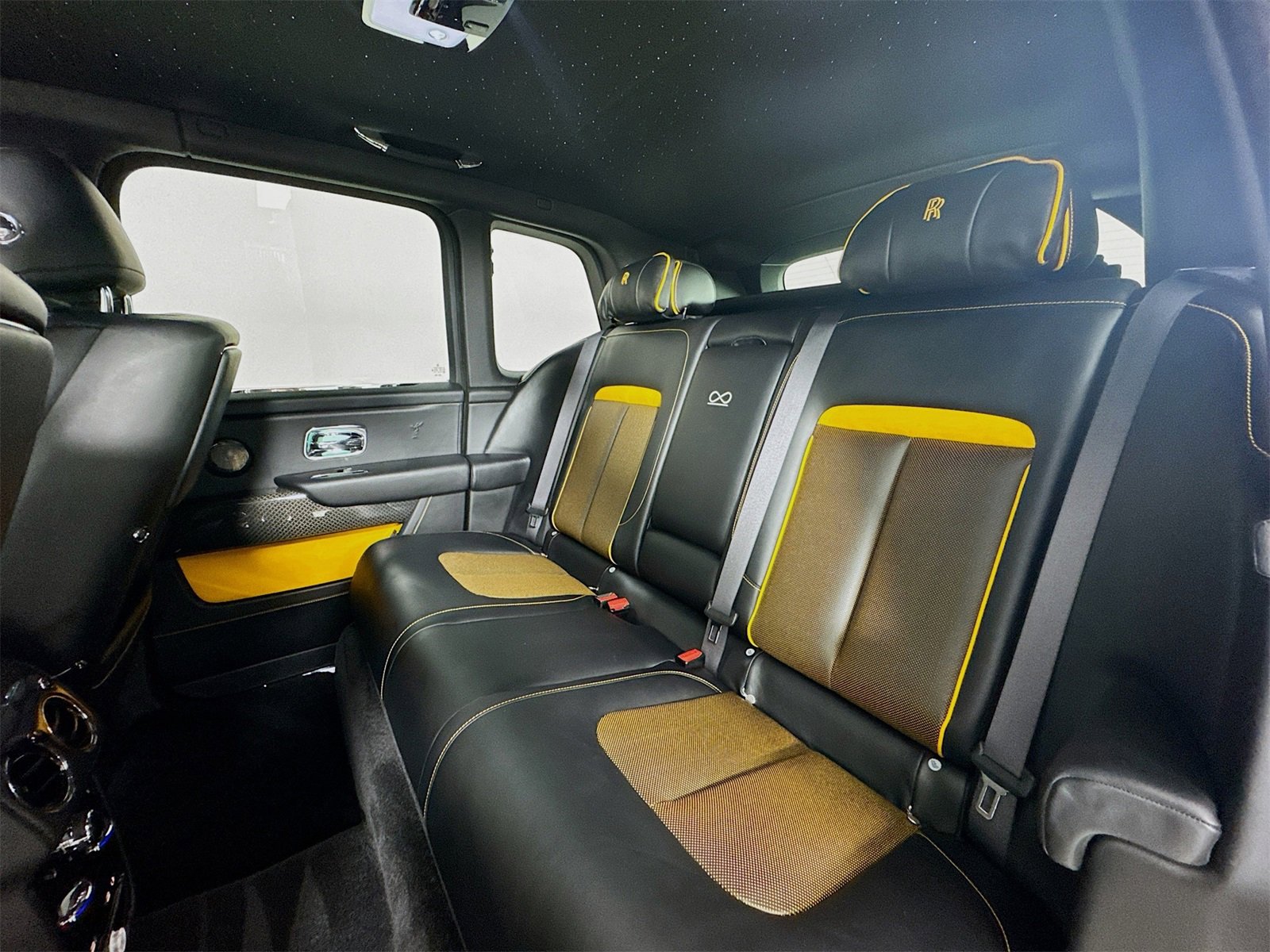 Used 2025 Rolls-Royce Cullinan Black Badge image 25