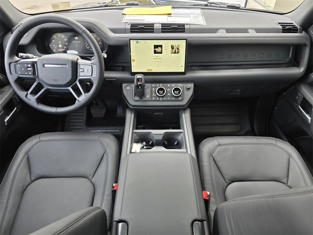New 2025 Land Rover Defender 90 X-Dynamic SE image 9
