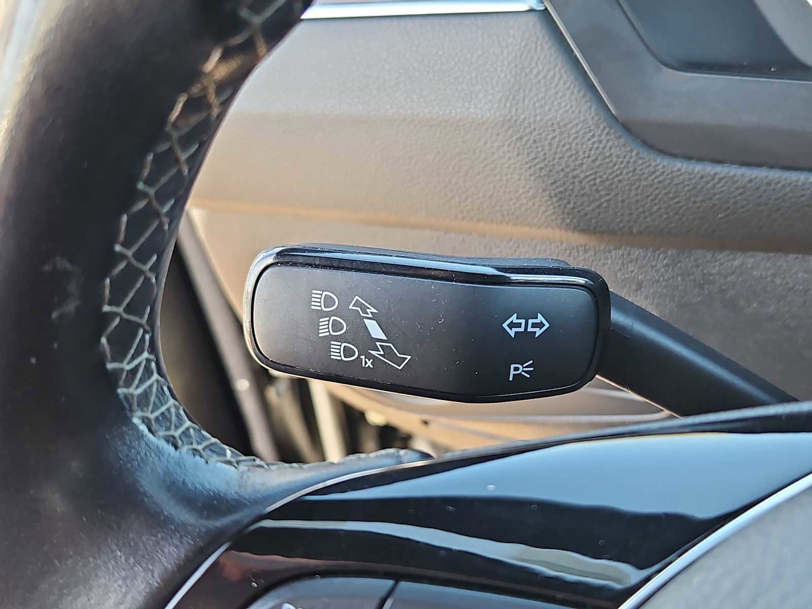 Used 2021 Volkswagen Tiguan SE R-Line image 28