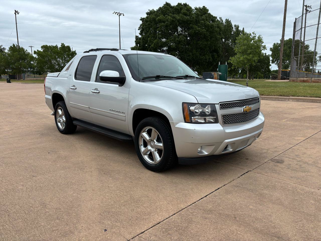 Used 2012 Chevrolet Avalanche LTZ AWD/4WD image 29