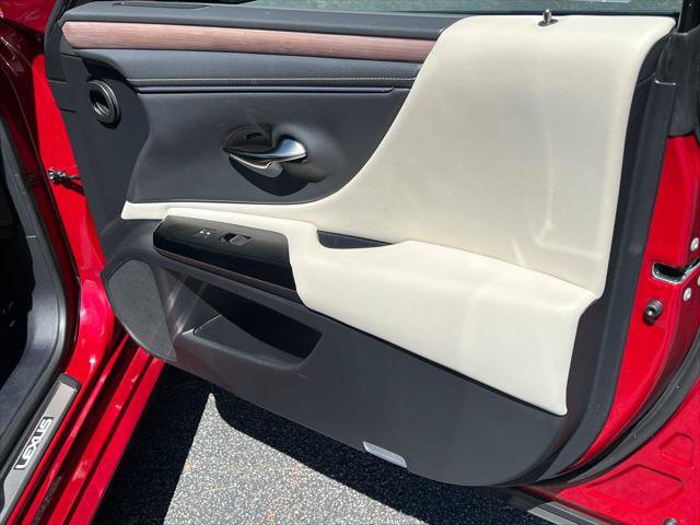 Certified 2025 Lexus ES 300h w/ Premium Package FWD image 14