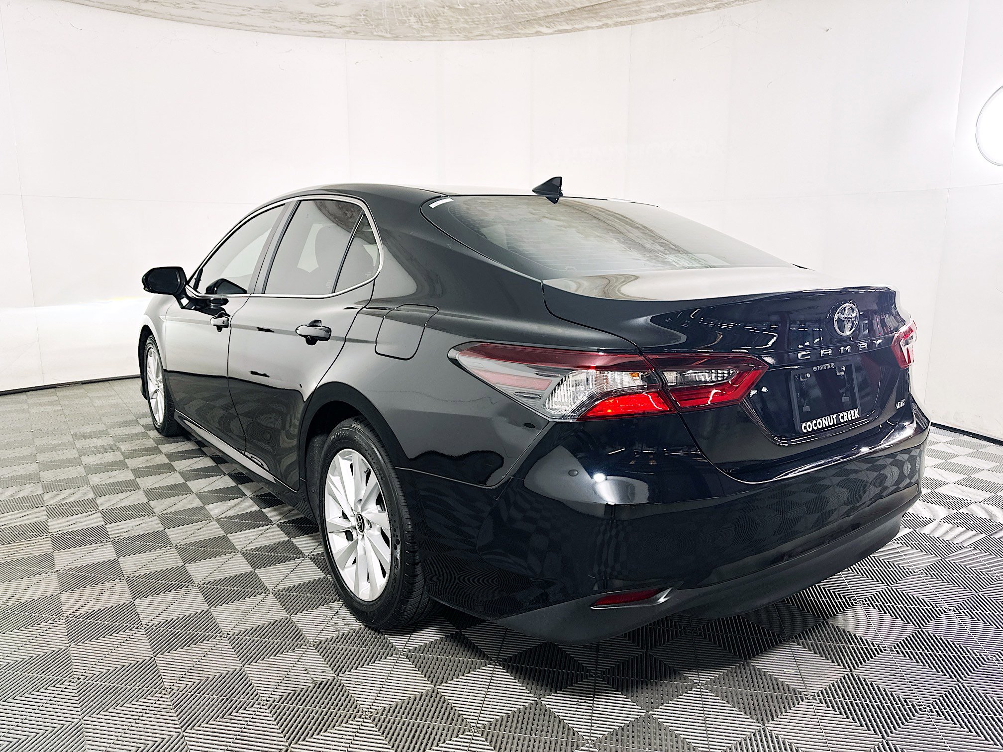 Used 2024 Toyota Camry LE w/ Convenience Package FWD image 5