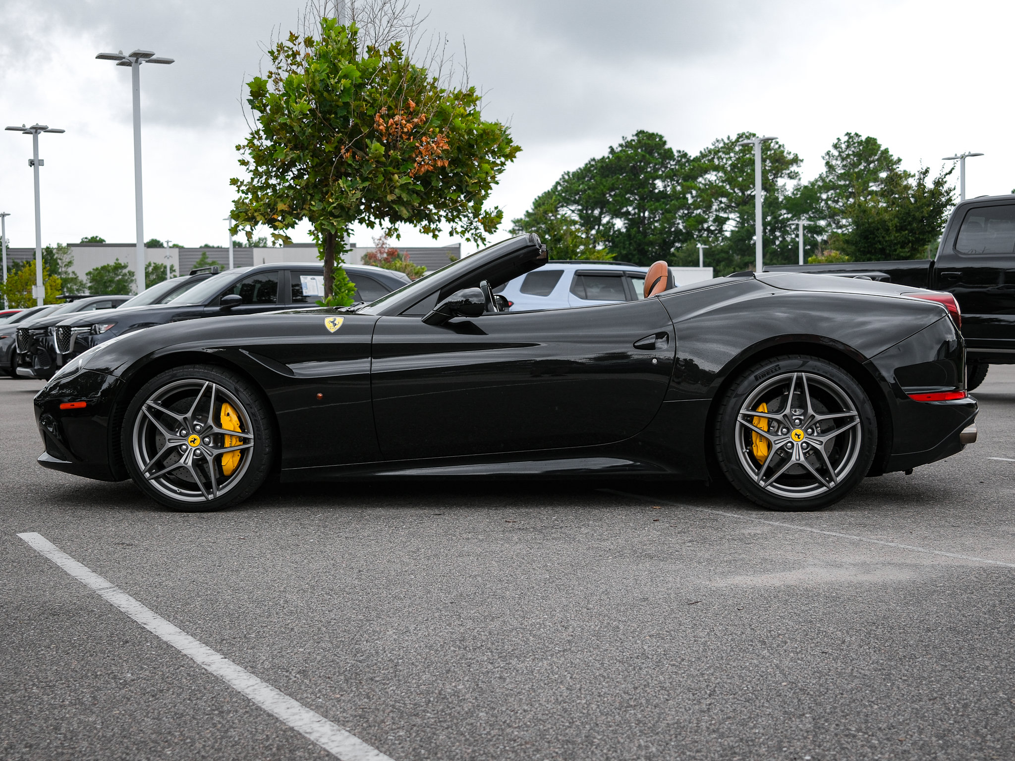 Used 2017 Ferrari California T RWD image 7