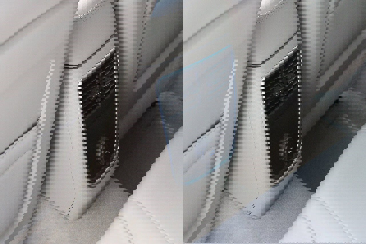 Used 2013 Chrysler 300 image 17