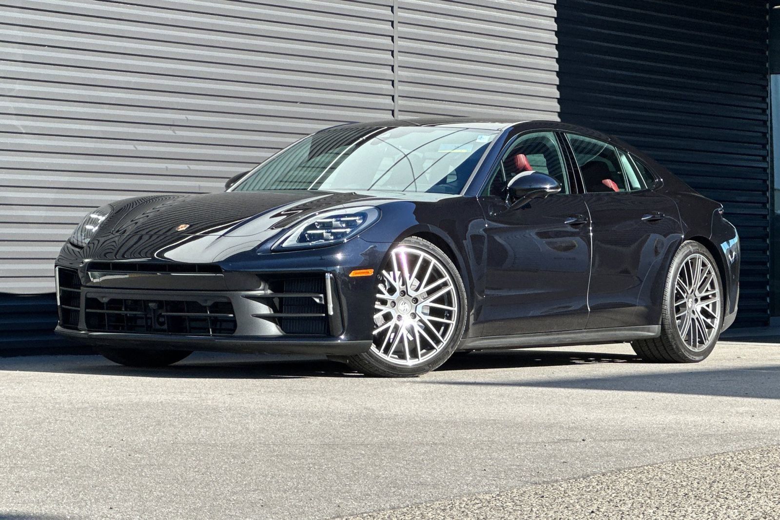 Used 2024 Porsche Panamera image 1
