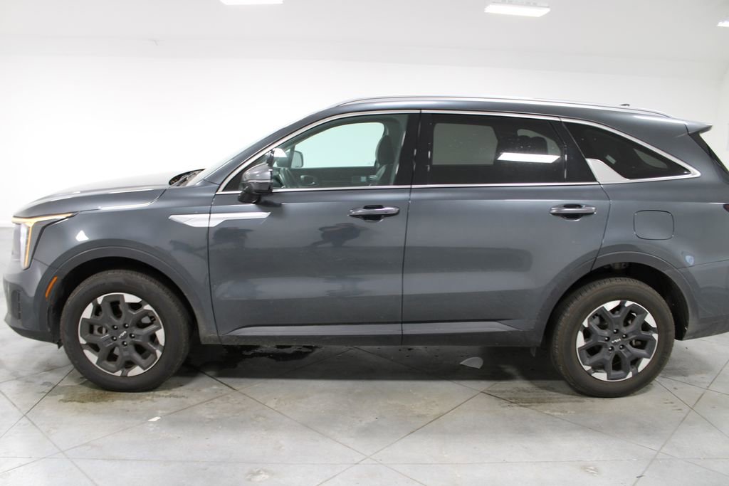 Used 2024 Kia Sorento S image 6